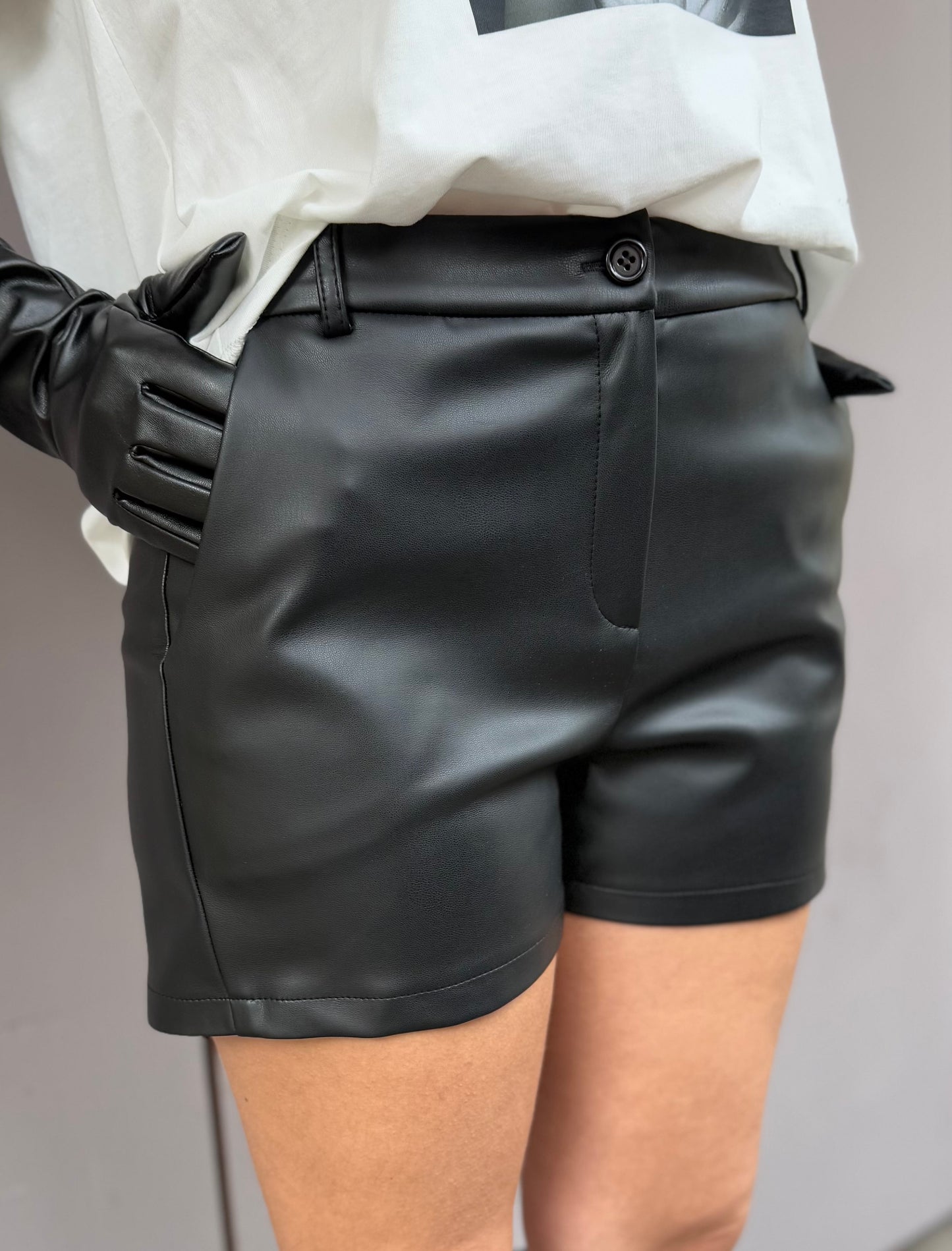 Pantaloncino in ecopelle