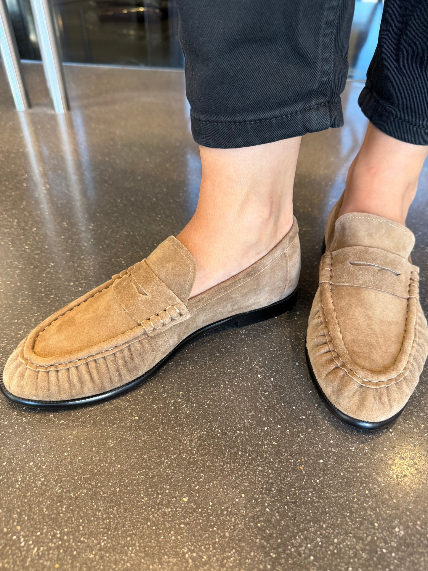 Ovyé mocassino in suede - dark taupe