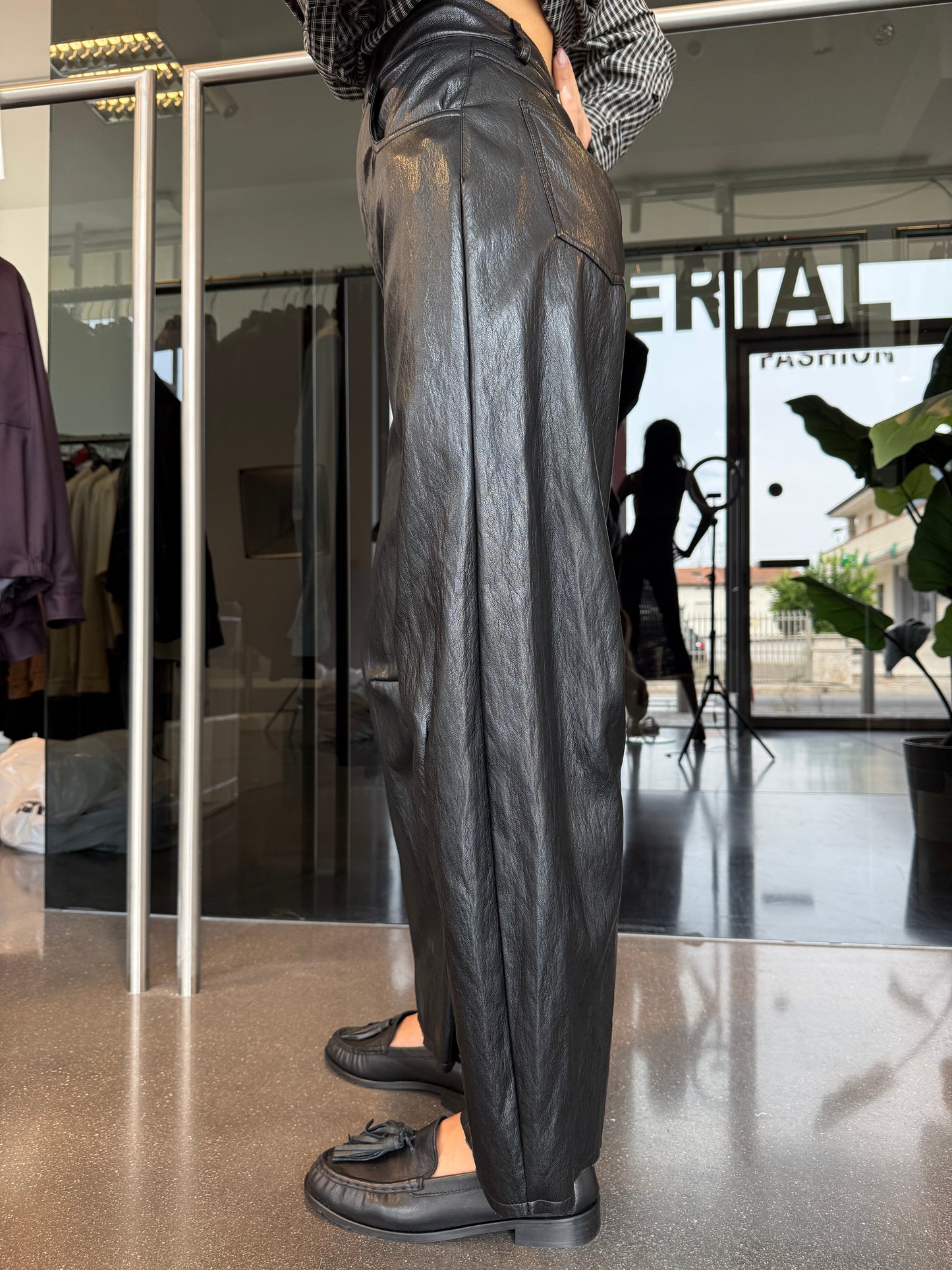 Pantalone in ecopelle barrel