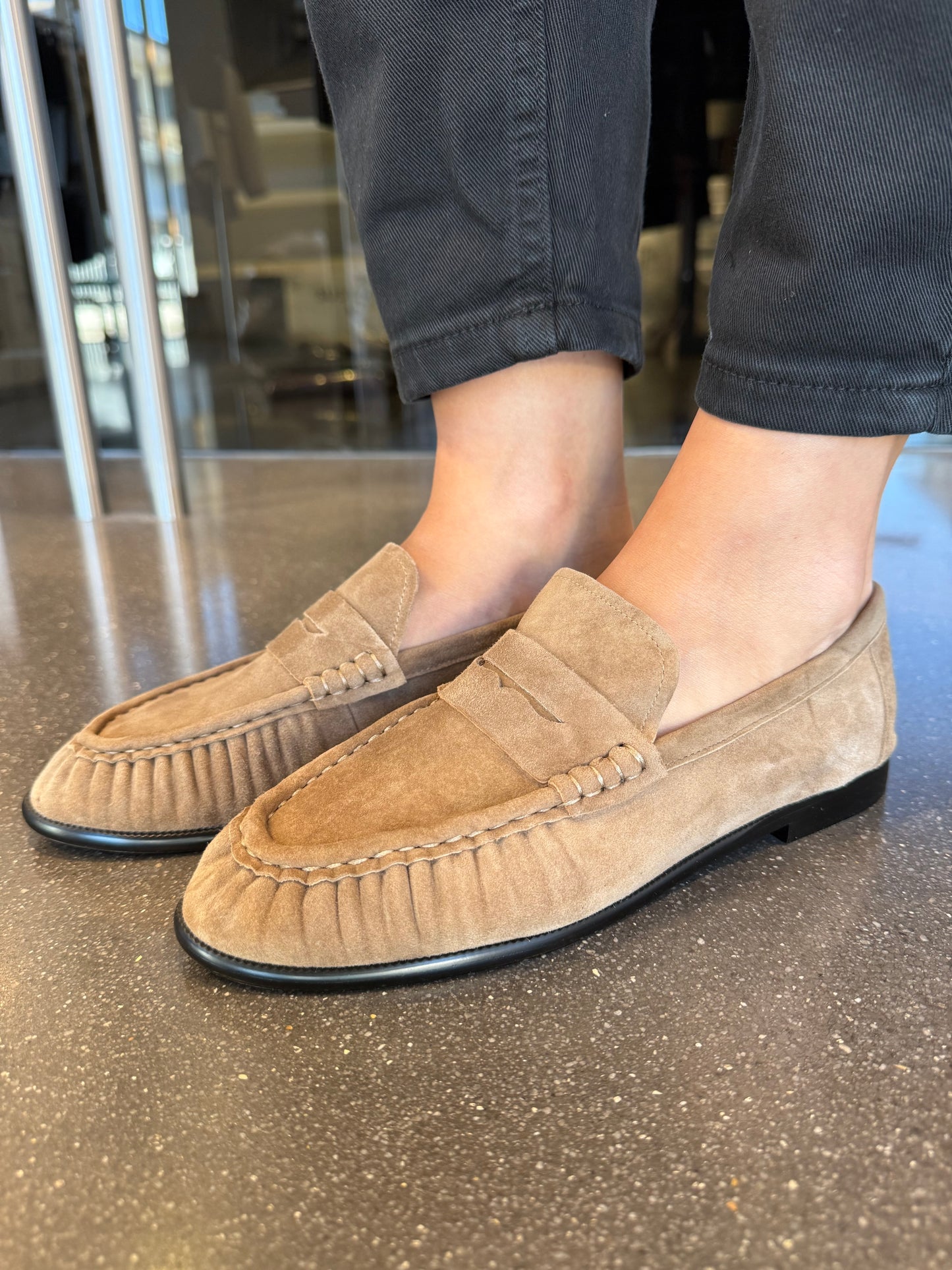 Ovyé mocassino in suede - dark taupe