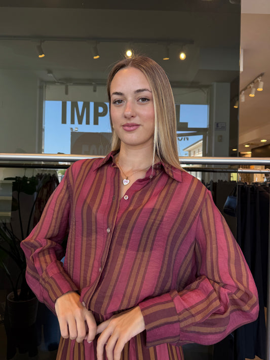 Camicia a righe amarena