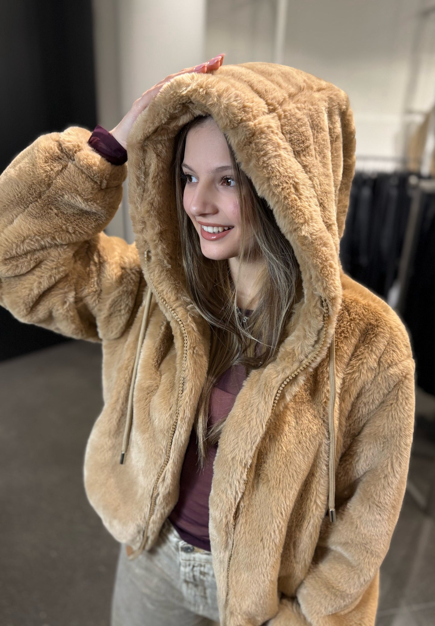 Ecopelliccia con cappuccio