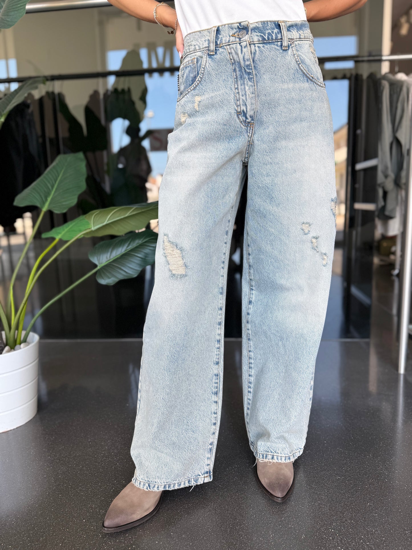 jeans sabbiato con rotture