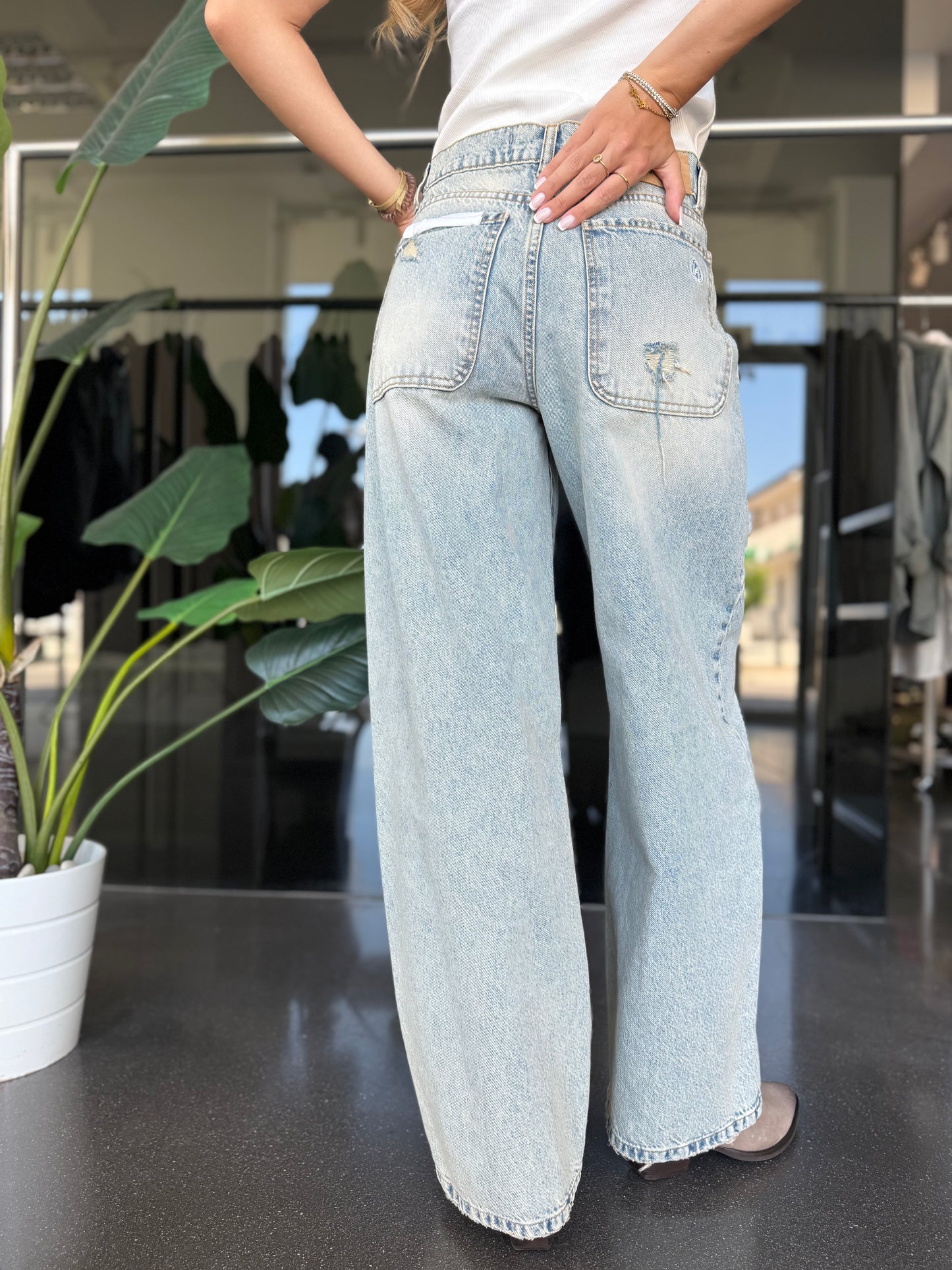 jeans sabbiato con rotture
